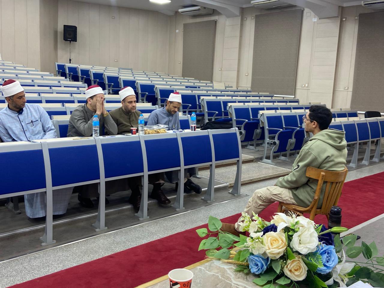 إبداع طلابي مميز في مسابقة الإنشاد الديني بكلية التجارة