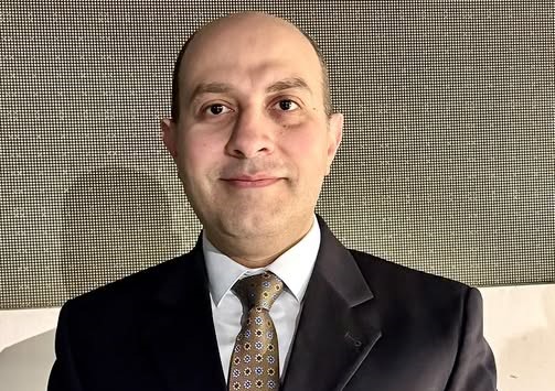 رئيس الجامعة يكلف أ/ محمد العكرمى بتسيير أعمال أمين الكلية