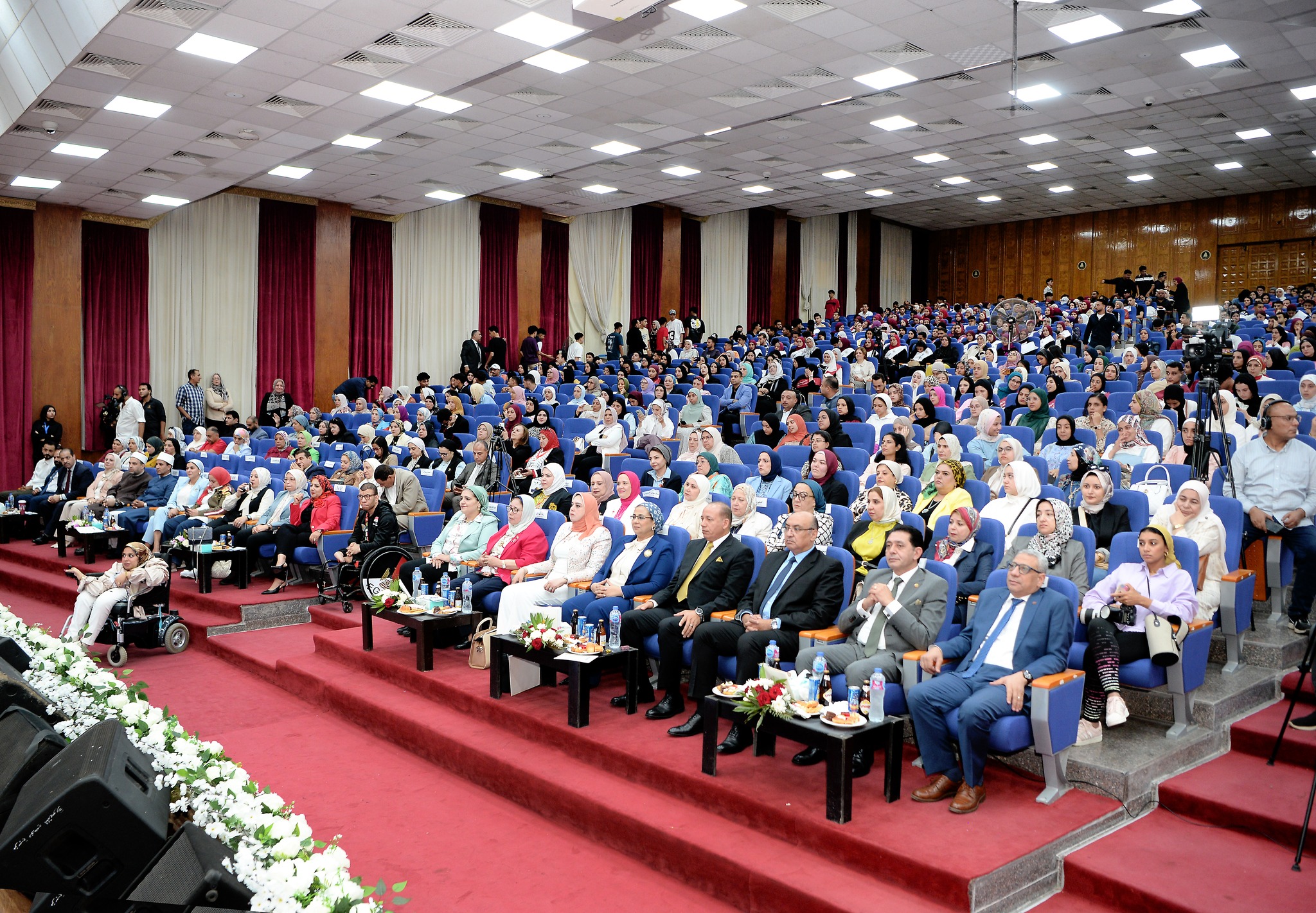 رئيس جامعة المنصورة ورئيس المجلس القومي للمرأة يشهدان فعاليات ندوة 